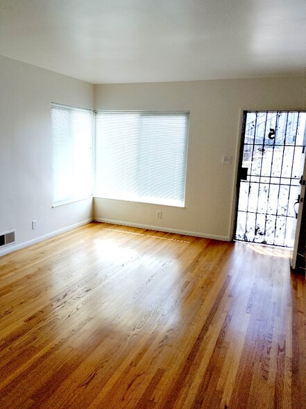 Building Photo - 1057 E Appleton St