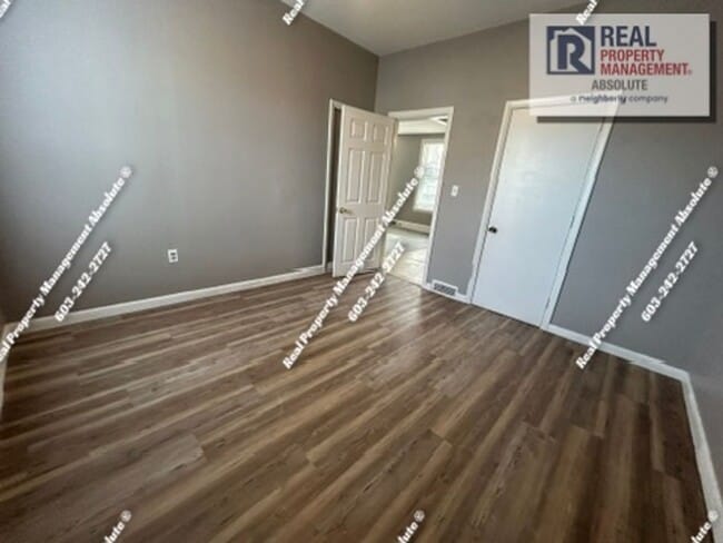 Building Photo - Large First-Floor 3BR Near Downtown Manchester