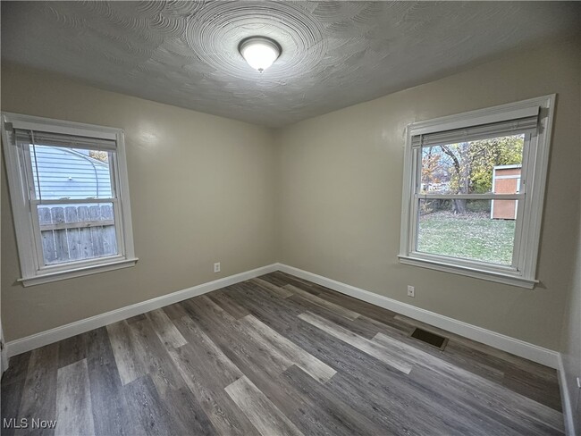 Building Photo - 1381 Dover Ave