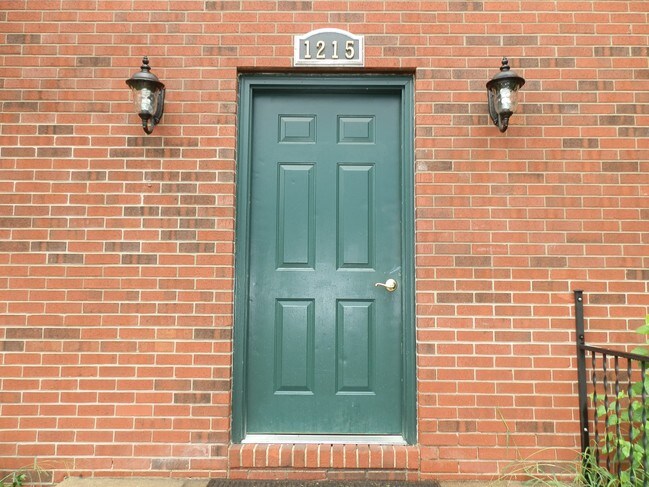 Building Photo - Stone Manor