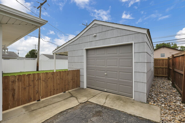 Building Photo - 2817 Woodgrove Dr