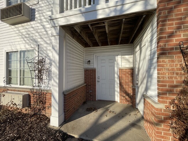Building Photo - Spotless RANCH 2 Bed, 2 Bath Condo With 1 ...
