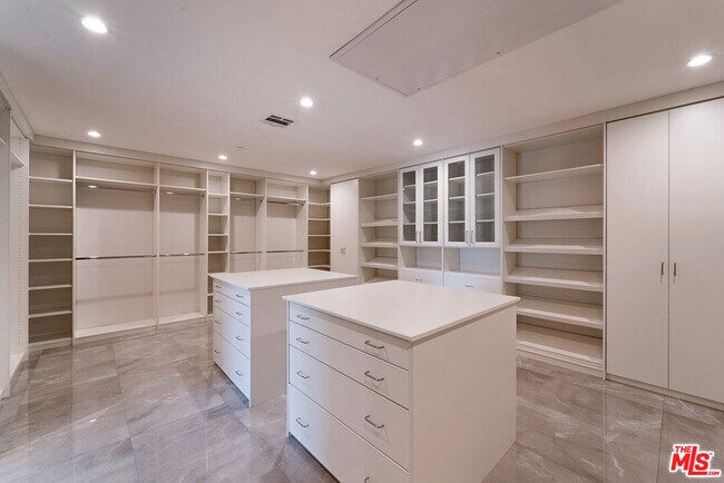 Building Photo - 11631 Poema Pl