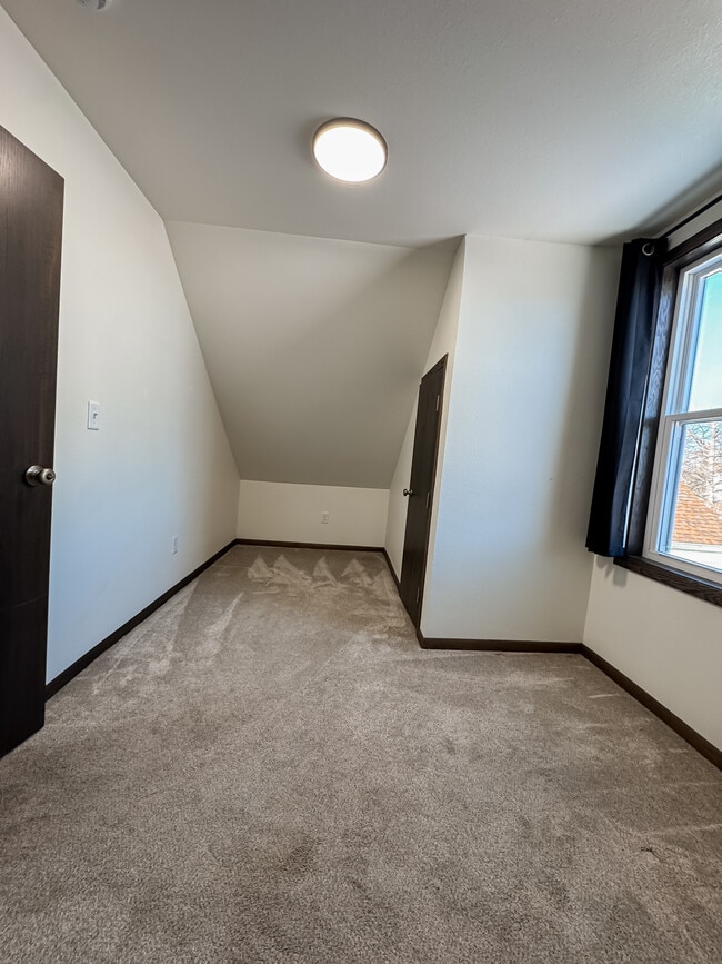 Building Photo - Rustic Farmhouse