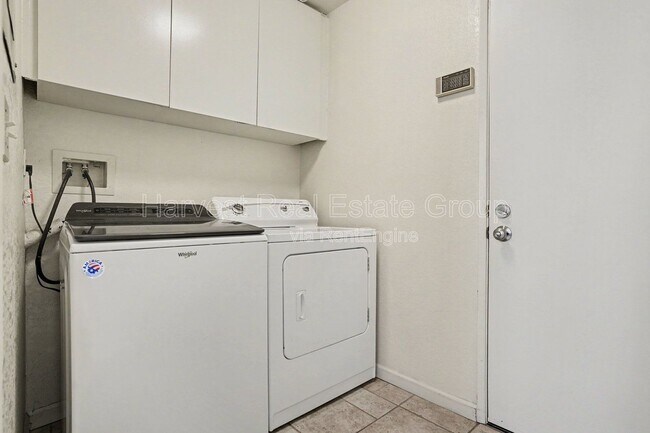 Building Photo - 4014 Penny Terrace