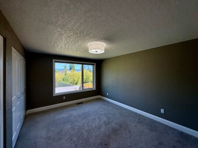 Building Photo - 2710 Lakeridge Ln