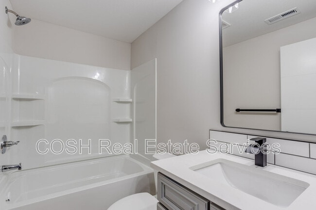 Building Photo - 8423 W 37th Ct N