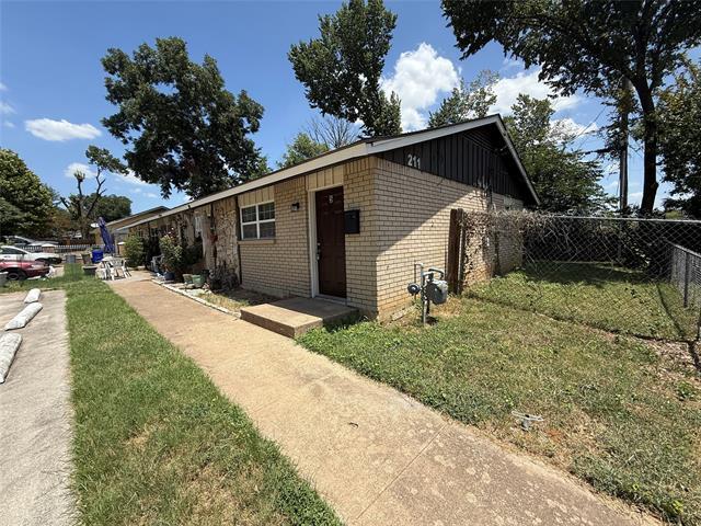 Building Photo - 211 Skyway Dr