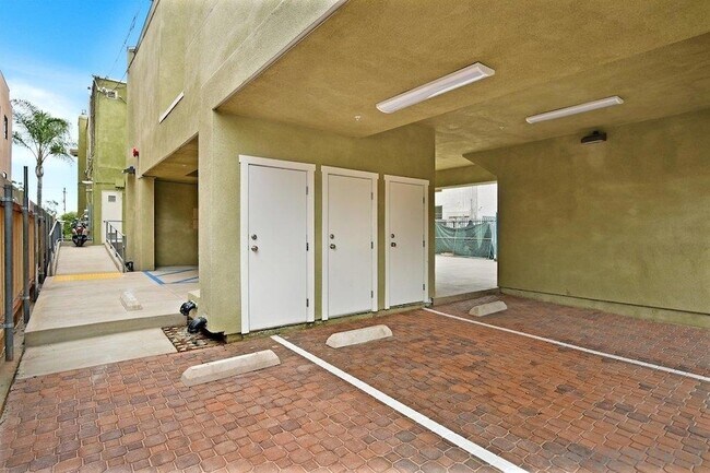 Building Photo - 3580 4th Ave