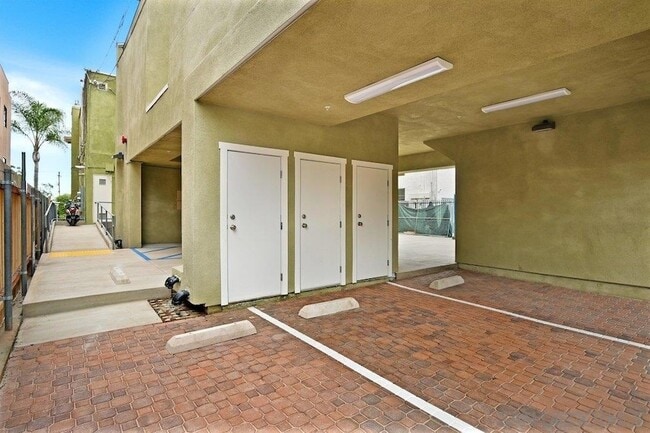 Building Photo - 3580 4th Ave Unit C