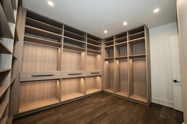 Building Photo - 3010 W Trilby Ave