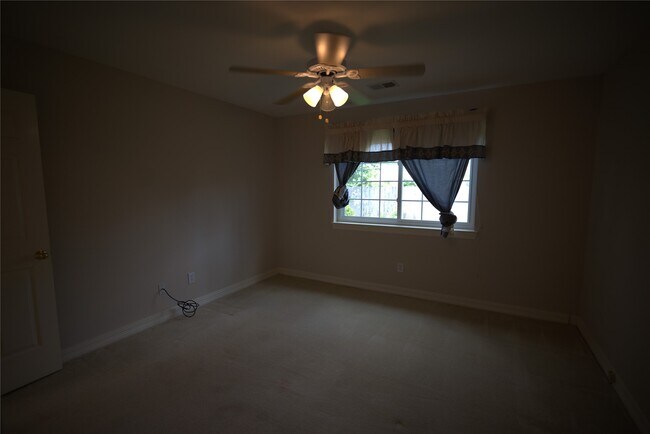 Building Photo - 1839 Lakewinds Dr