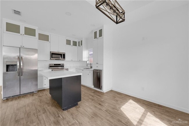 Building Photo - 23 N Sugar Bear Dr