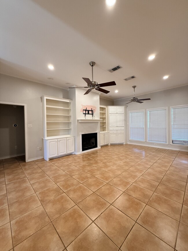 Building Photo - 1014 Redbud