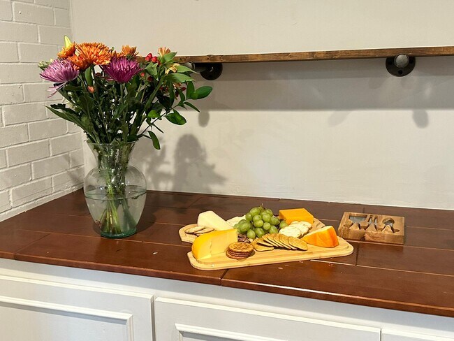 Building Photo - 7829 Royal Ln