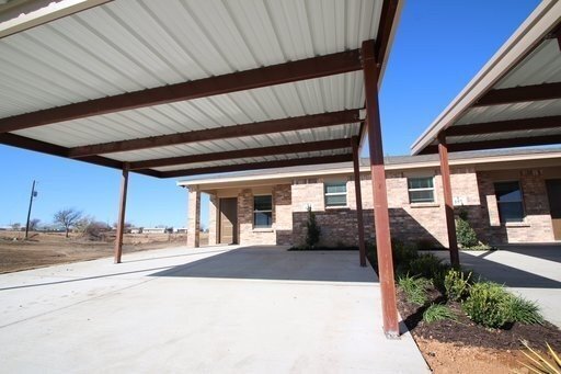 Building Photo - No Water Bill. No Lawn Care. Just Move In. | 3BD/2BA Duplex in Weatherford TX | Ready Now — Act F...