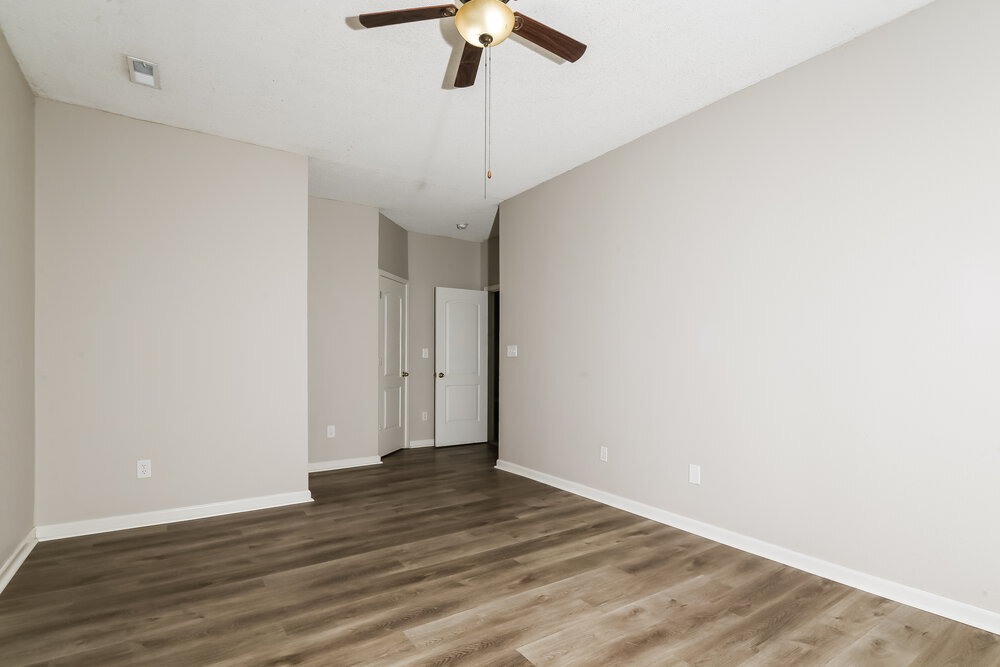 Building Photo - 5810 Long Lake Ln.