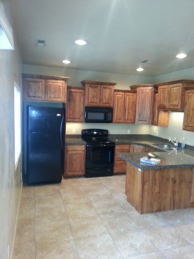 Building Photo - Buena Vista Townhome! Price Reduced!!