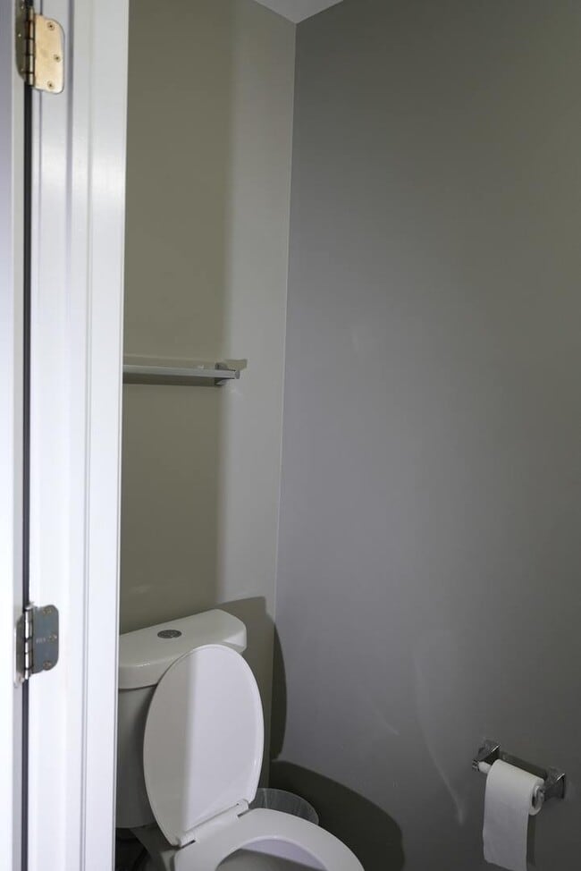 Building Photo - 1704 Windward Ave