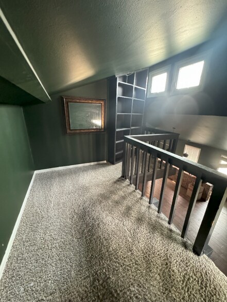 Building Photo - 210 N Limit St