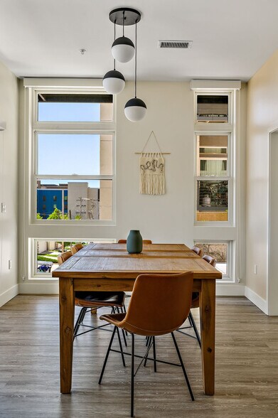 Building Photo - 2880 Zuni St