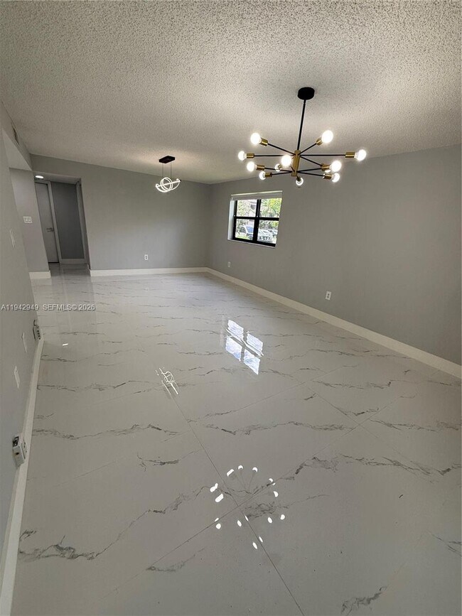 Building Photo - 9937 Nob Hill Pl