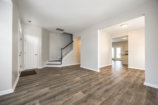 Building Photo - Fantastic Townhome in STEELE CREEK area!