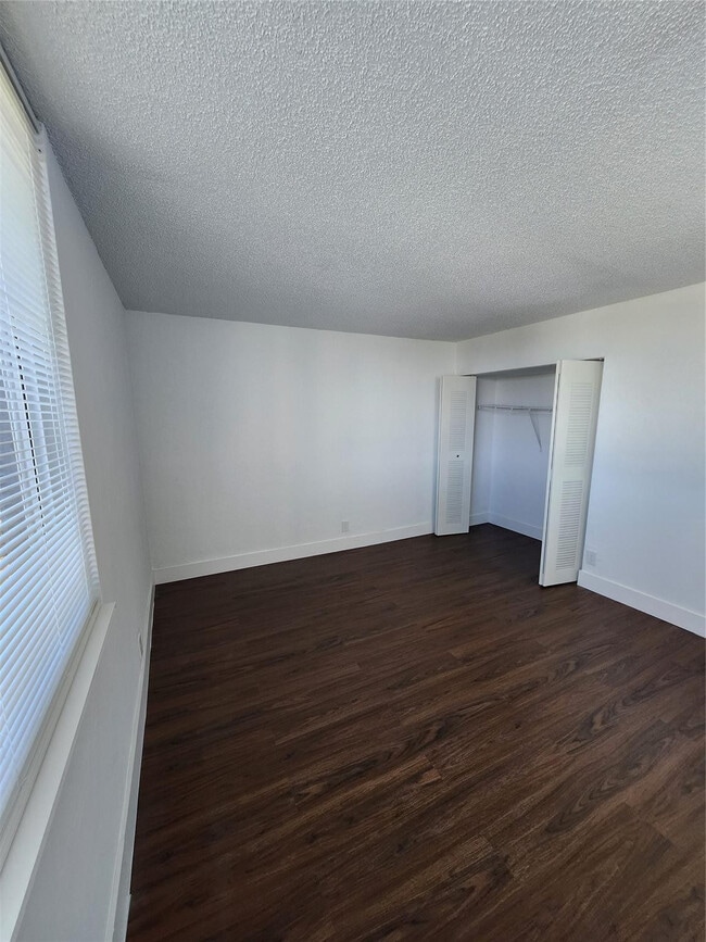 Building Photo - 9001 SW 77th Ave