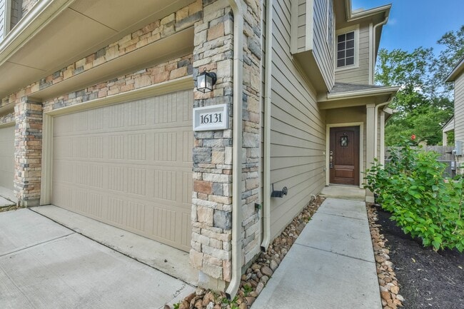 Building Photo - 16131 Beachside Pl