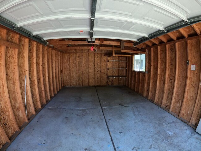 Building Photo - Very Clean Royal Oak Ranch