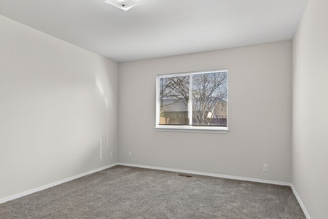 Building Photo - 2074 N Siesta Ave