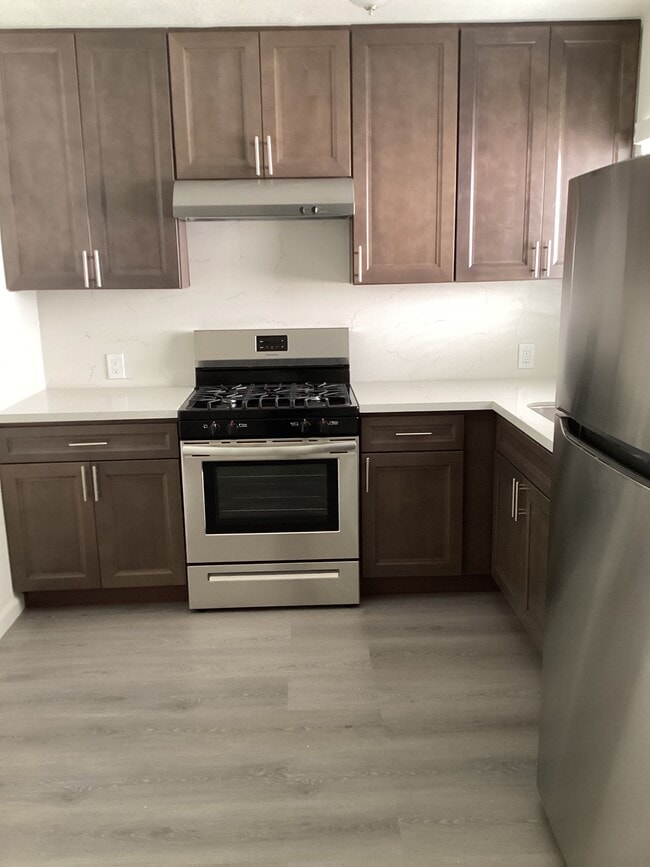 Building Photo - 220 S H St