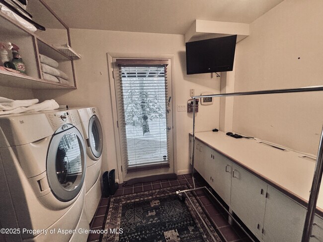 Building Photo - 302 Roaring Fork Dr