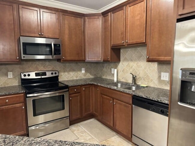 Building Photo - Condo in gated Anderson Creek Club!