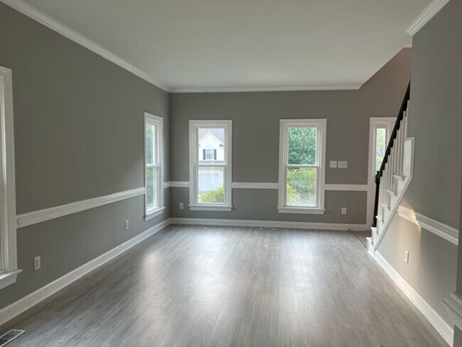 Building Photo - 5717 Raddington St