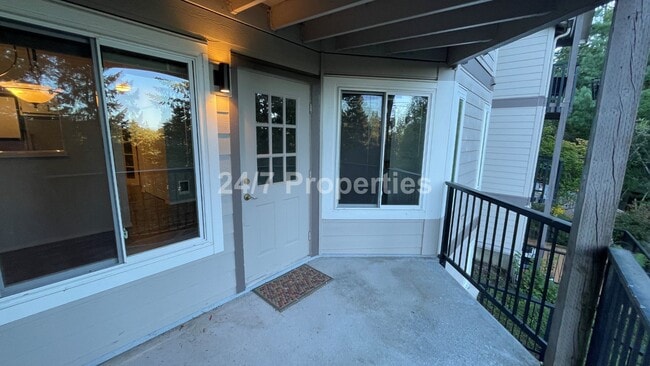 Building Photo - Lovely 2 BD | 2 BA Condo with Balcony - We...