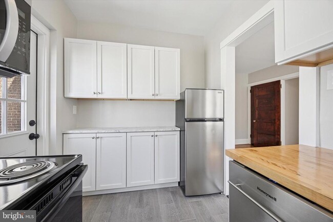Building Photo - 241 Haverford Ave