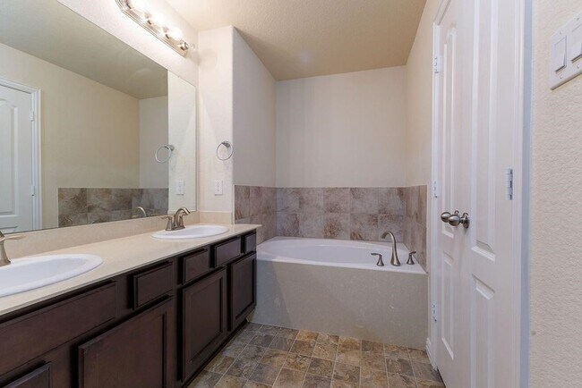 Building Photo - 11413 Hackmatack Way