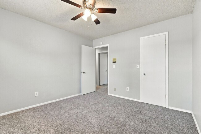 Building Photo - 501 W Albuquerque St