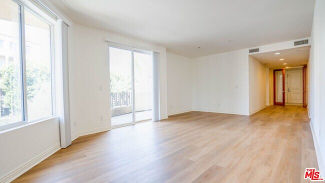 Building Photo - 4100 Wilshire Blvd