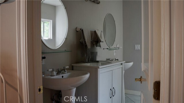 Building Photo - 925 Sherlock Dr