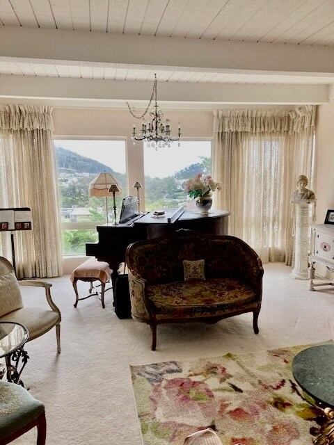 Living Room Bay windows - 990 Duncan St