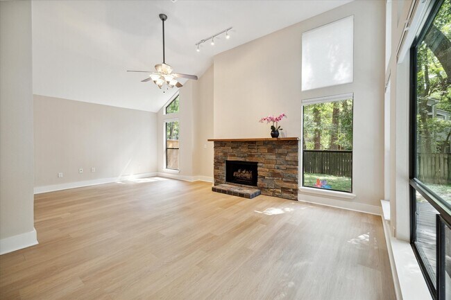 Building Photo - 31 Fire Flicker Pl