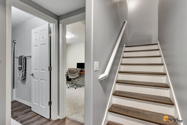 Building Photo - Stunning 3 Bedroom Home in East Anchorage with Garage