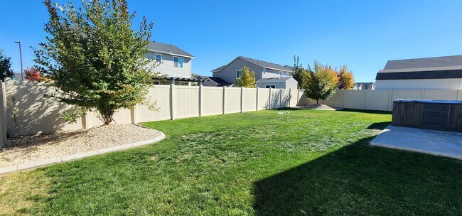 Building Photo - 2316 N Mountain Ash Ave