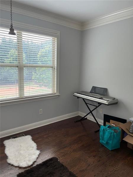 Building Photo - 1880 Manor View