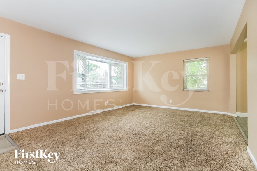 Building Photo - 1015 Thunderbird Dr