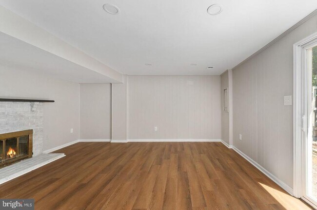 Building Photo - 14843 Emberdale Dr