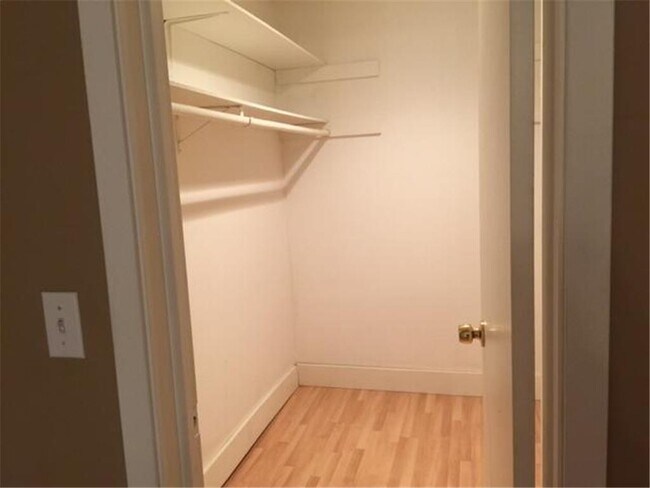 Building Photo - 4407 Wilshire Blvd