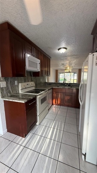 Building Photo - 873 Crystal Lake Dr